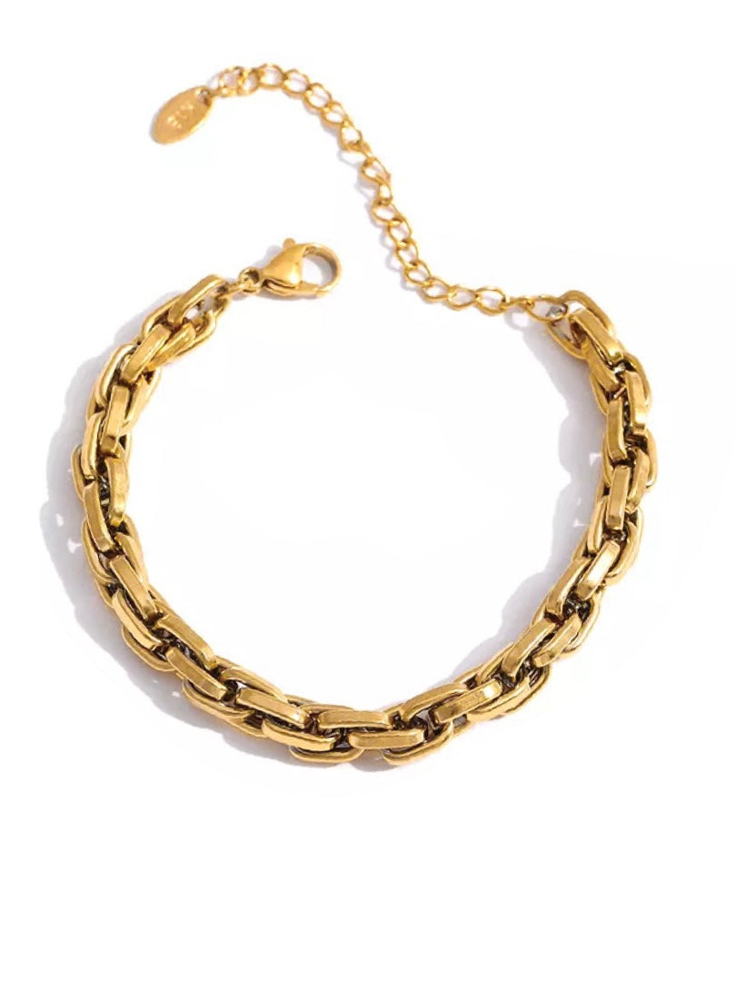 Echo Link Chain Bracelet - Coquette Gold waterproof tarnish proof high quality necklace and necklaces, gold dangle earrings with freshwater natural pearls, gold ring, statement ring, pendant necklace, layering necklace set.  Perfect gift for her and jewelry for her.  Stocking stuffers for girlfriend.  Gold bracelet and gold anklets.  Paperclip Chain necklace and cute, trendy jewelry.  